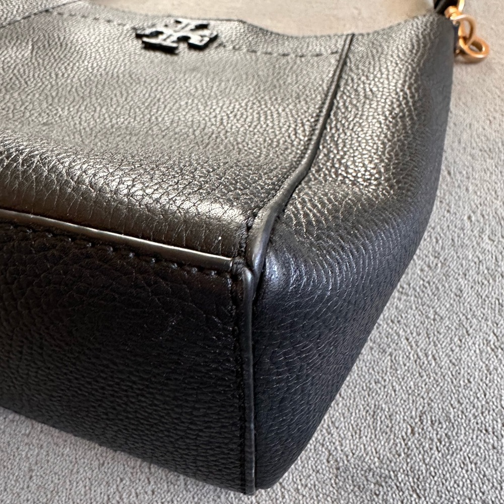 Tory Burch McGraw Pebbled Leather Bucket Bag | Black | Gold Hardware - Picture 6 of 15